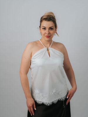 Bluză elegantă albă din satin cu bretele halter și bordură din dantelă
