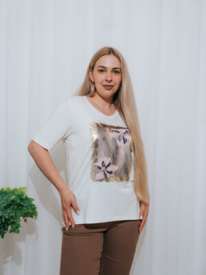 Bluză albă lejeră cu decolteu rotund și imprimeu floral cu accente aurii
