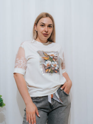 Bluză albă lejeră cu imprimeu floral 3D și mâneci din dantelă fină